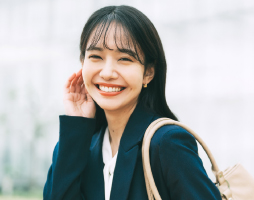 仕事中の人の写真