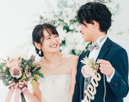 結婚しているカップルの写真